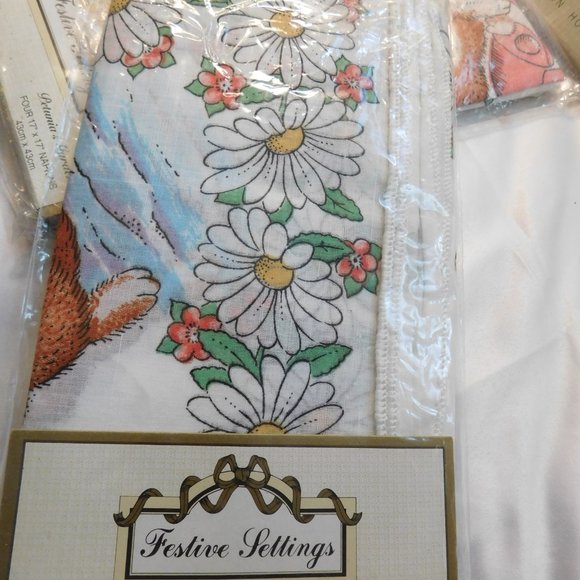 VINTAGE AVON FASHIONS PETUNIA'S GARDEN TABLECLOTH AND NAPKINS - Picture 6 of 9